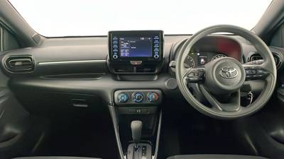 2022 TOYOTA YARIS interior