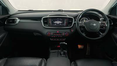 2017 KIA SORENTO interior