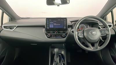 2018 TOYOTA COROLLA interior