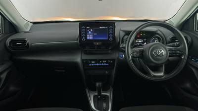 2023 TOYOTA YARIS CROSS interior