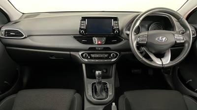 2019 HYUNDAI I30 interior