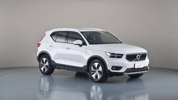2021 VOLVO XC40