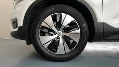 2021 VOLVO XC40 gallery