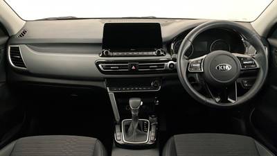 2021 KIA SELTOS interior