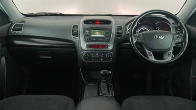 2014 KIA SORENTO interior