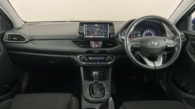 2018 HYUNDAI I30 interior