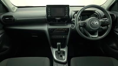 2021 TOYOTA YARIS CROSS interior
