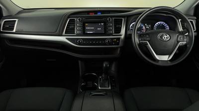2019 TOYOTA KLUGER interior