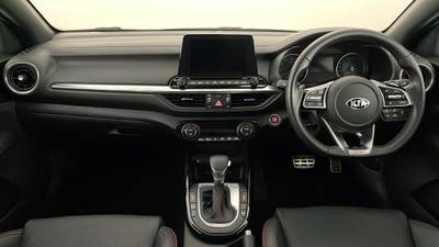 2019 KIA CERATO interior