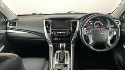 2018 MITSUBISHI PAJERO SPORT interior