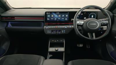 2023 HYUNDAI KONA interior