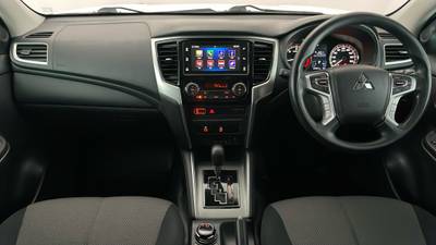 2019 MITSUBISHI TRITON interior