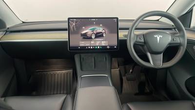 2023 TESLA MODEL Y interior