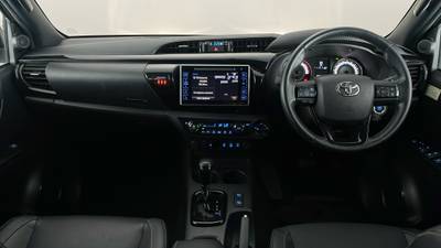 2018 TOYOTA HILUX interior