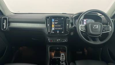 2021 VOLVO XC40 interior