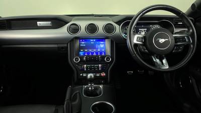 2018 FORD MUSTANG interior