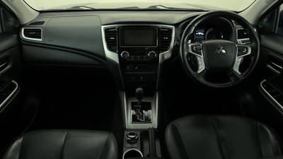 2021 MITSUBISHI TRITON interior