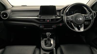 2018 KIA CERATO interior