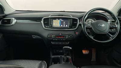 2018 KIA SORENTO interior