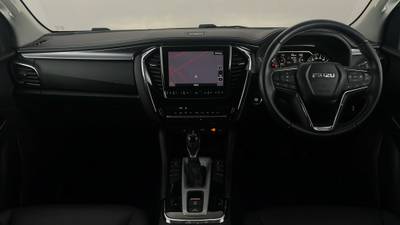 2021 ISUZU MU-X interior