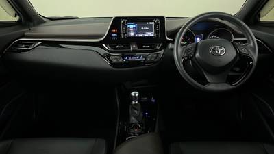 2018 TOYOTA C-HR interior