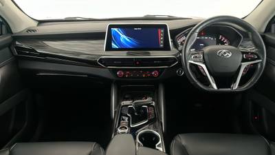 2021 LDV D90 interior