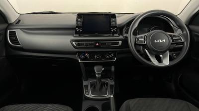 2021 KIA SELTOS interior