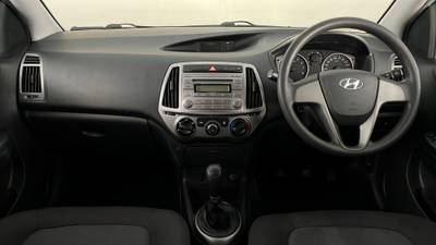 2014 HYUNDAI I20 interior