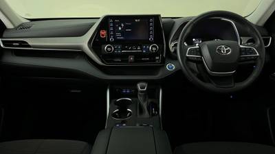 2022 TOYOTA KLUGER interior