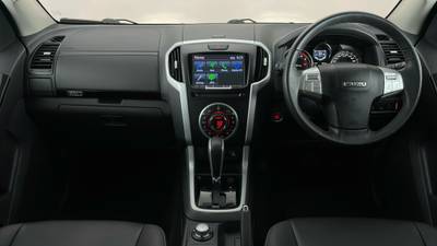 2021 ISUZU MU-X interior