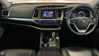 2016 TOYOTA KLUGER interior