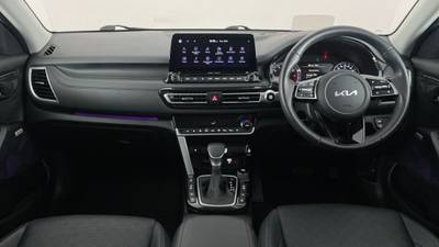 2022 Kia Seltos interior
