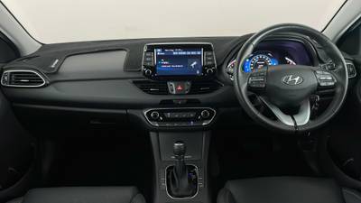 2022 HYUNDAI I30 interior
