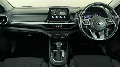 2018 KIA CERATO interior
