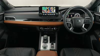 2023 MITSUBISHI OUTLANDER interior