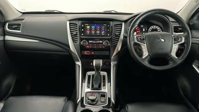2019 MITSUBISHI PAJERO SPORT interior