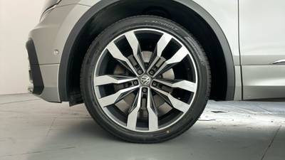 2017 VOLKSWAGEN TIGUAN gallery