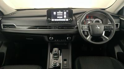 2022 Mitsubishi Outlander interior