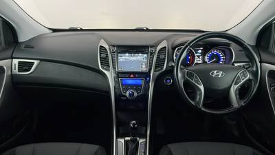 2013 HYUNDAI I30 interior