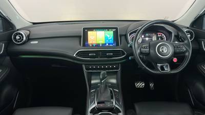 2022 MG HS interior