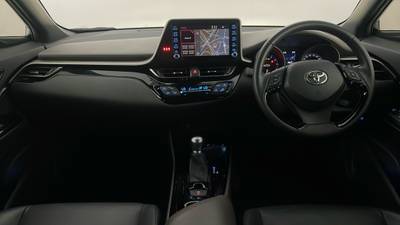 2022 TOYOTA C-HR interior