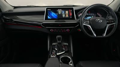 2022 LDV D90 interior