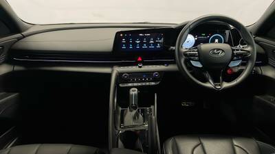 2022 HYUNDAI I30 interior