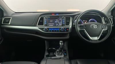 2018 TOYOTA KLUGER interior