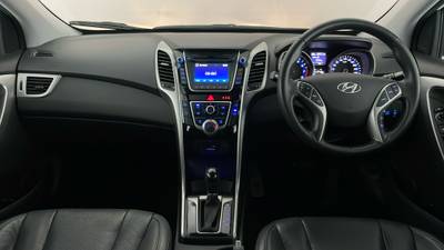 2014 HYUNDAI I30 interior