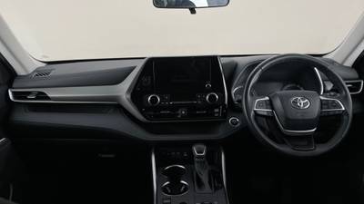 2022 TOYOTA KLUGER interior