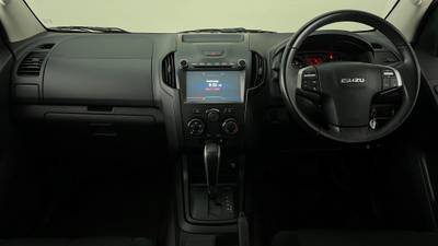 2016 ISUZU D-MAX interior
