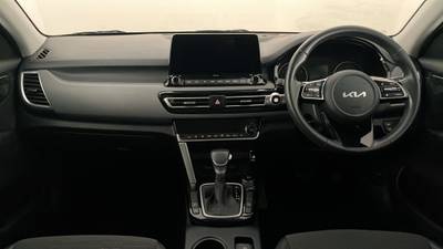 2022 KIA SELTOS interior
