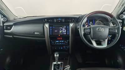 2018 TOYOTA FORTUNER interior