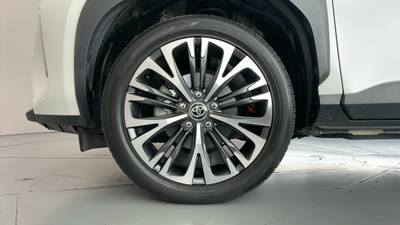 2022 TOYOTA YARIS CROSS gallery